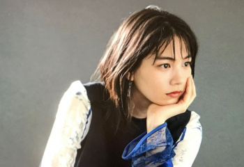 【画像】のん(元能年玲奈)さん、“Tバック”の紐見えてるやんw w w wの画像