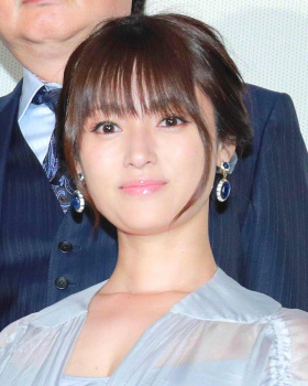 【画像】深田恭子さん、花ブラ&パンツ姿を披露wwwの画像