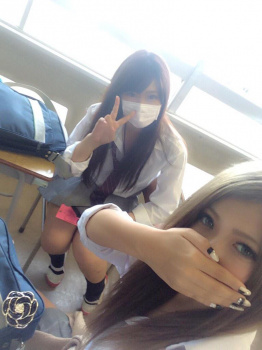 【画像】この2人の女の子から同時に告白されたらどうする？の画像