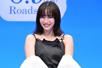 【悲報】広瀬すずさん、チアの格好させられ辱しめを受けるｗｗｗの画像
