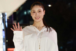 【画像】土屋太鳳のおっぱいがママになって限界突破wwwの画像