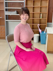 【画像】おばさん、おっぱいを揉んで欲しいw w wの画像