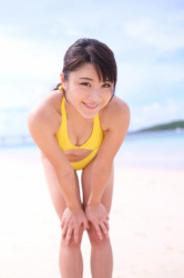 【画像】乳も肩幅もすごいJD水着グラビアを披露wwwの画像