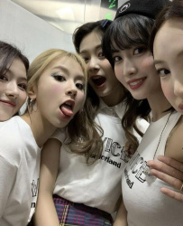 【画像】TWICEのスケベ担当、おっぱいが大変なことになるw w w w w w wの画像