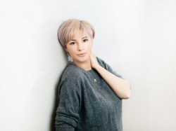 【画像】52歳の梅宮アンナさん、JK風コスで大反響wwwの画像