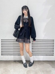 【画像】女子高生さん、風と戯れるwwwwの画像