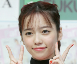 【悲報】元ＡＫＢ島崎遥香さん、何故か１人寂しく寿司をたべるｗｗｗの画像
