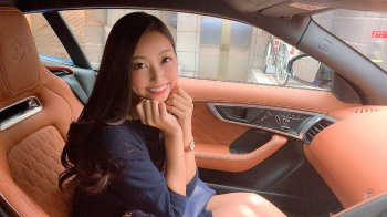 【動画】こんなふうに彼女が助手席でオナニー始めて潮吹きしたらどうする？の画像