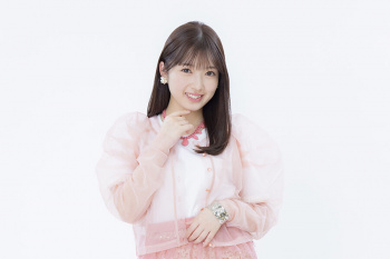 【画像】山岸理子（26）の制服コスプレ、完全に合法ロリで草ｗｗｗの画像