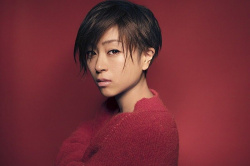 【画像】宇多田ヒカルさん(42)の意外とムッチリした太ももw w wの画像