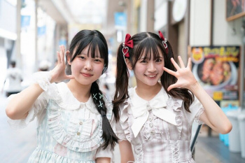 【悲報】地下アイドルさん、えっちな衣装を着せられて露骨に嫌な顔をしてしまうwwwの画像