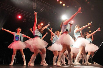 【動画】アイドルさん、ダンス中に胸ぶるんぶるんで草ｗｗｗの画像