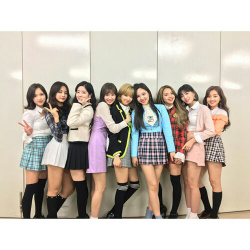 【画像】アイドル凄い格好でサイン会wwwwwwwwwwの画像