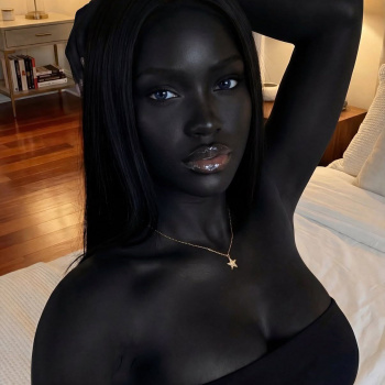 【画像】超美人の黒人さんを発見！の画像