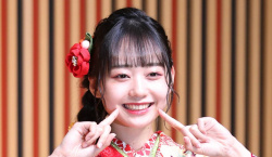 【画像】ＡＫＢ４８大盛真歩さん、水着グラビアのオフショットで下乳でちゃってるｗｗｗの画像