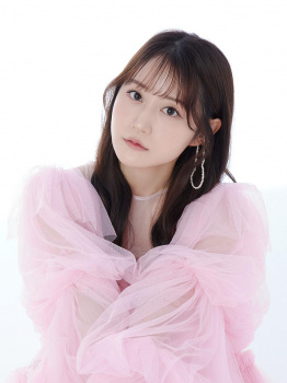 【画像】声優 小倉唯さん、えみつんのおっぱいを食べる！？の画像