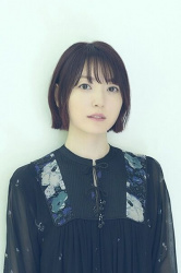 【画像】花澤香菜さん、モンハンの腰装備みたいな服で登場wwwwの画像