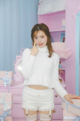 【画像】小林ほのぴ嬢、8年目にして覚悟のグラビア。ビヨのセクシー担当へwwwの画像