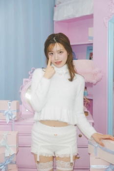 【画像】小林ほのぴ嬢、8年目にして覚悟のグラビア。ビヨのセクシー担当へwwwの画像