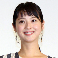 【ＧＩＦ】佐々木希がおっぱい揉まれてるｇｉｆエロいｗｗｗの画像