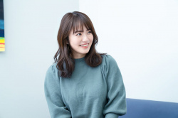 【画像】磯山さやかさん、なんとも言えないデザインの服を披露ｗｗｗの画像