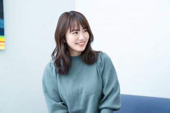 【画像】磯山さやかさん、なんとも言えないデザインの服を披露ｗｗｗの画像
