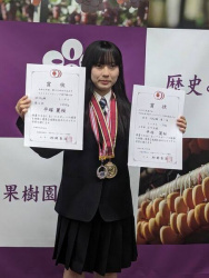 【画像】重量挙げ日本一女子さん、大胸筋の発達がスゴいと話題になるｗｗｗの画像