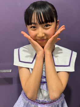 【画像】小野田華凜ちゃん、自撮りをするの画像