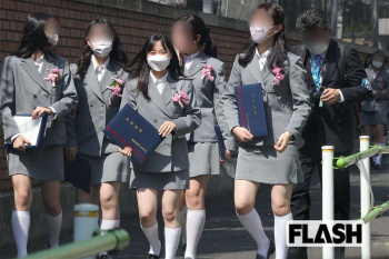 【画像】女優の芦田愛菜さん、ドスケベミニスカ制服姿をＦＬＡＳＨされるｗｗｗの画像
