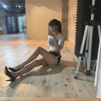 【画像】映画評論家の「藤川らむる」さん、巨乳でスタイル抜群だった！ｗｗｗｗの画像