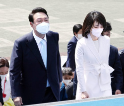 【画像】韓国ユン大統領の妻・キム・ゴンヒさん、美人すぎるｗｗｗの画像