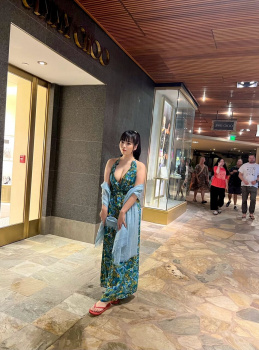 【画像】海外だと大胆な服を着てしまう日本人女子ｗｗｗの画像