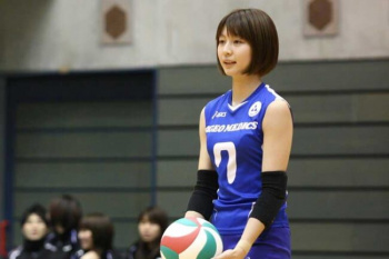 【画像】バレー部の現役学生、ドスケベな格好で写真を撮ってしまうｗｗｗの画像