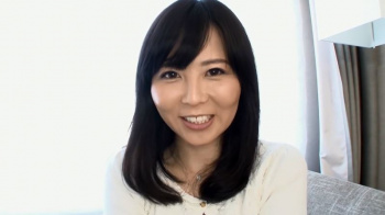 「八年ぶりにセックスさせて頂きます♡」セックスレスで溜まりまくった性欲をぶつける人妻が手マンに大量潮吹きの画像