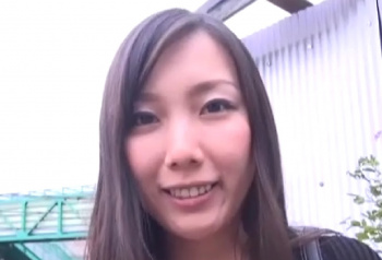 【今日の素人おっぱい】超巨乳! キレイなお姉さんがFカップのおっぱいを野外露出 屋内に移ってからは巨乳を揺らしまくるパフォーマンス(43日目)の画像