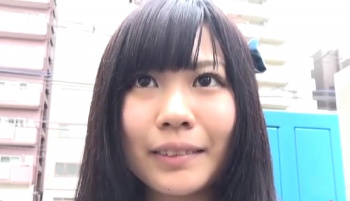 【今日の素人おっぱい】デビュー前のアイドルグループとかに居そうな可愛い娘が美乳を野外露出 Bカップしかないからおっぱいが揺れず尺が短め(45日目)の画像