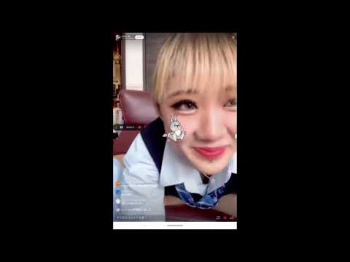 パンチラ 大胆すぎるJKの配信 TikTok Shortsの画像