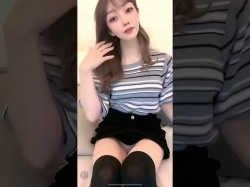 TikTok 配信開始の油断 美脚で隠せないパンチラの画像