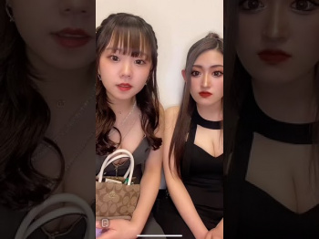 パンチラ!右の黒ドレスの子が足を組み替える度に白のパンツが ️最後の方はずっとだよ!の画像