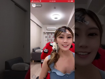 ライブ配信 メイク中に胸元に目がいってしまうギャル 胸チラ 谷間 nipslip おっぱいの画像