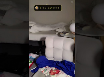 ライブ配信 そんな服着てたらそりゃ見えますよ 胸チラの画像