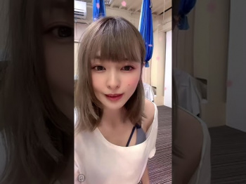 胸元ポロリ パンチラ #TikTokライブ #インスタライブの画像