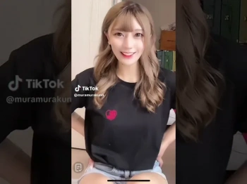 TikTokまとめ #美少女 #ハプニング #可愛い #パンチラ #팬티 #裙底風光 #Upskirt #放送事故 ④ ティックトックの画像