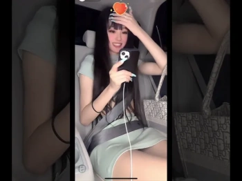 TikTokライブ 放送事故でパンチラの画像