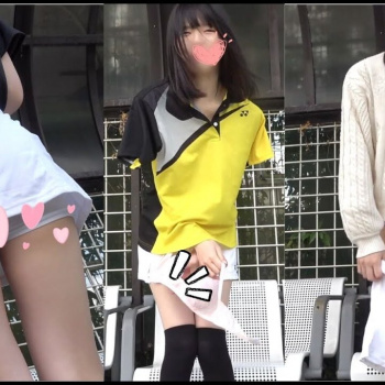 パンチラ 私服からお着替え!?白スコにニーハイは○上下の下着が違うのばれちゃうの画像