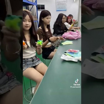 TikTok Pチラお構いなし ティックトックの画像