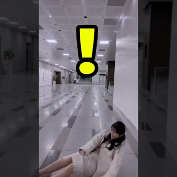お天気お姉さん 転がるw TikTok 山岸愛梨 ウェザーニュース #shorts ティックトック shortsの画像