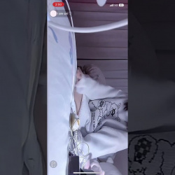 TikTok ライブ パンチラ配信の画像