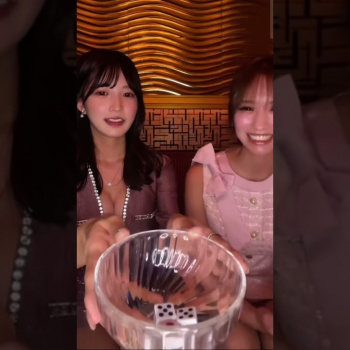 TikTokライブ 可愛いパンチラキャバ嬢の画像