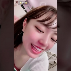 TikTokライブ 予想もしなかった胸チラ配信の画像